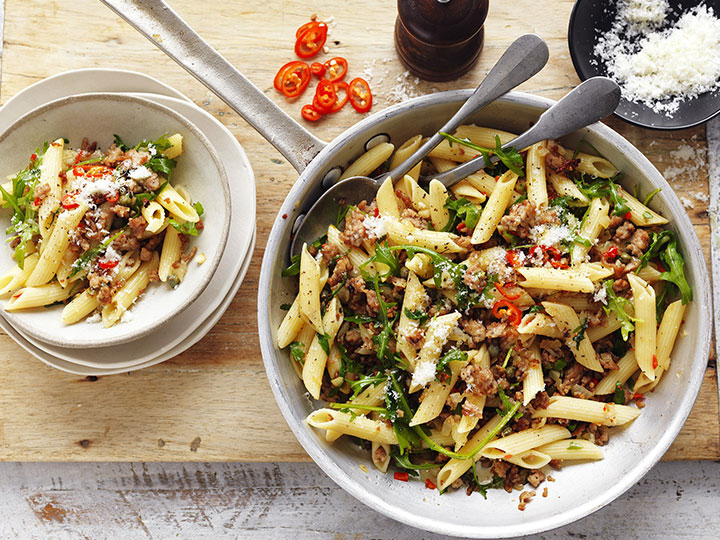 Pork mince with chilli, rocket and penne