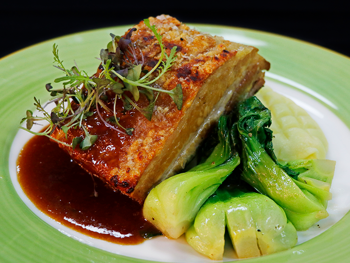 Slow roasted pork belly with crackling and gravy